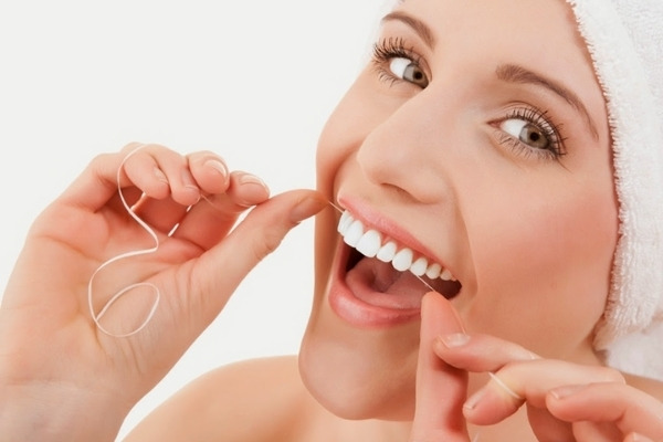 Chăm sóc răng miệng đúng cách giúp kéo dài độ trắng sáng của răng