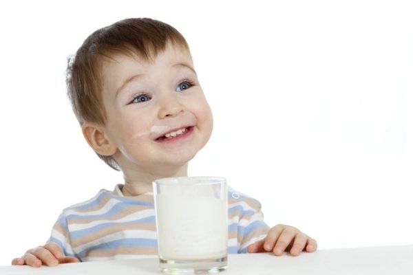 Sau phẫu thuật có thể cho bé uống sữa hoặc ăn đồ ăn mềm