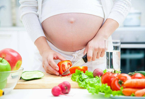 Để kiểm soát lượng đường trong máu, mẹ bầu nên ăn tăng cường các loại rau củ quả (Trừ các loại quả ngọt).