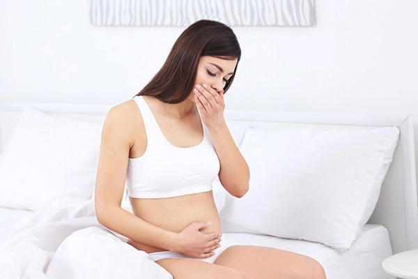 Cơn trào ngược dạ dày ở bà bầu thường xuất hiện vào 3 tháng đầu và 3 tháng cuối thai kỳ