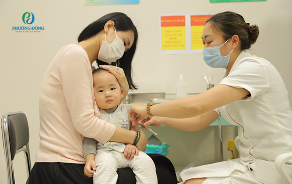 Tiêm vắc xin đầy đủ giúp trẻ có đề kháng, tránh được những bệnh phổ biến.