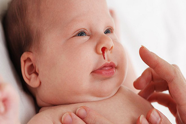 Tất cả trẻ sơ sinh đều có nguy cơ thiếu vitamin K kèm theo tình trạng chảy máu tự nhiên.