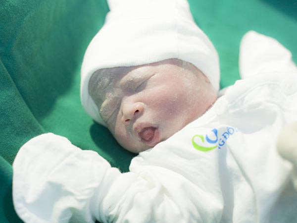 Chất gây của trẻ sơ sinh giúp bảo vệ bé trong quá trình sinh thường