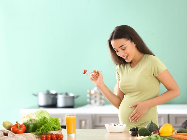Bắt đầu từ tuần thứ 20 của thai kỳ trở đi, bà bầu cần tăng cường bổ sung dưỡng chất 