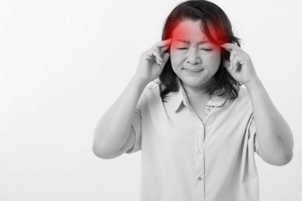 Người mắc hội chứng tăng áp lực nội sọ với biểu hiện mắt mờ, đau đầu, buồn nôn cần thực hiện chụp CT scan