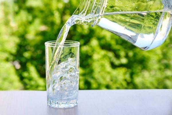 Uống nước đầy đủ là cách phòng bệnh hiệu quả