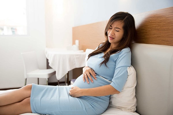 Đau chằng bụng dưới khi mang thai tháng cuối có xuất phát từ dấu hiệu gì khác không?
