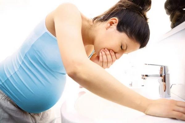 Mẹ bầu cần lưu ý khi đau bụng đi kèm dấu hiệu buồn nôn