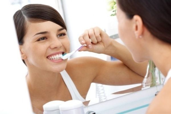 Phụ nữ sau sinh có cần kiêng đánh răng không là thắc mắc của nhiều chị em
