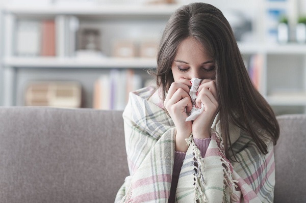 Cảm giác lạnh có thể do bệnh cảm cúm hoặc các vấn đề khác