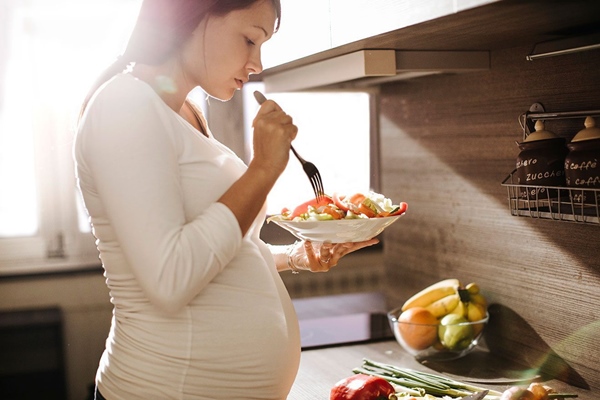 Chế độ dinh dưỡng ảnh hưởng rất nhiều đến sự phát triển chiều dài xương đùi thai nhi