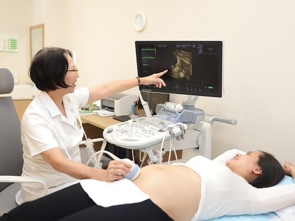 Dấu hiệu thai nhi bị dây rốn quấn cổ có thể được phát hiện thông qua siêu âm