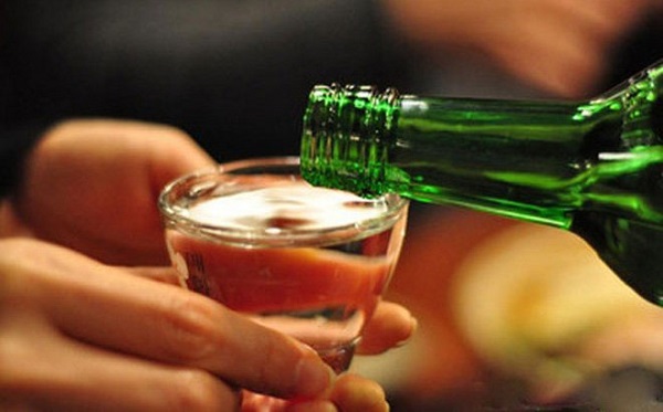 Người thường xuyên uống rượu bia có nguy cơ cao mắc gan nhiễm mỡ