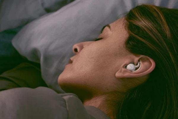 Hạn chế sử dụng tai nghe để phòng tránh chứng bệnh điếc tai đột ngột