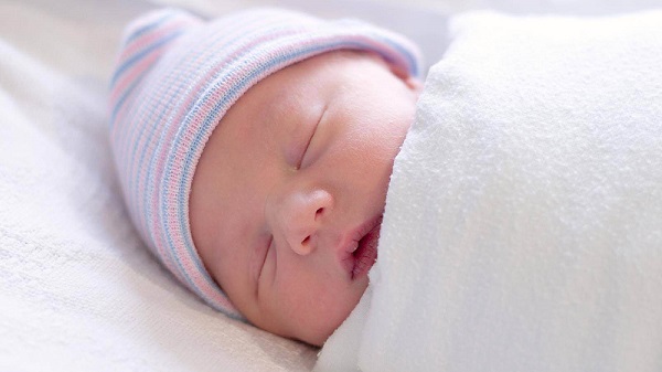 Cách khắc phục trẻ ngủ ngày thức đêm sẽ khác nhau theo từng độ tuổi của bé