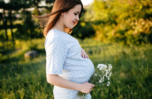 Mẹ bầu được sống trong bầu không khí trong lành thì cân nặng và chiều cao của thai nhi không bị ảnh hưởng