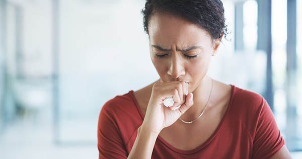 Ho kéo dài là một trong những triệu chứng của lao phổi