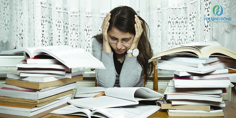Áp lực căng thẳng học hành là một trong những nguyên nhân gia tăng trầm cảm ở học sinh