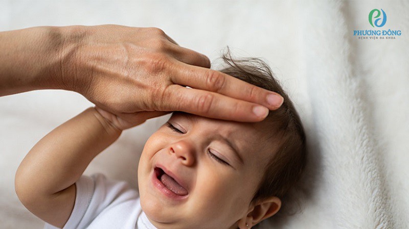 Trẻ thường sốt nhẹ khi bắt đầu mọc răng