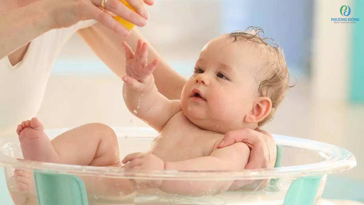sữa tắm dành cho trẻ bị viêm da cơ địa sơ sinh