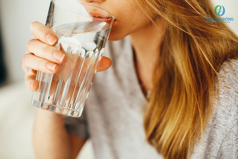 Uống đủ nước mỗi ngày là cách giảm nguy cơ bị leukocytes 500 hữu hiệu