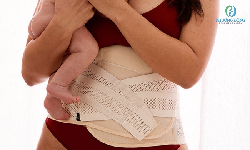 Sử dụng gen bụng khiến mẹ sau sinh có thể bị chèn ép mạch máu nuôi đến các cơ quan vùng bụng