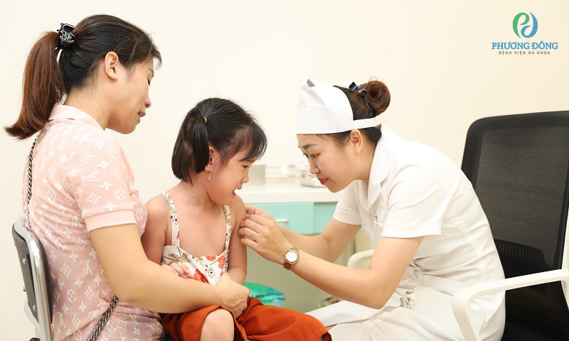 Tiêm phòng cúm A nhắc lại hằng năm là cách phòng bệnh tốt nhất cho con trẻ