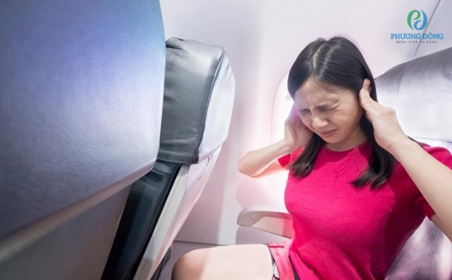 Ù tai khi đi máy bay: Nguyên nhân và cách khắc phục