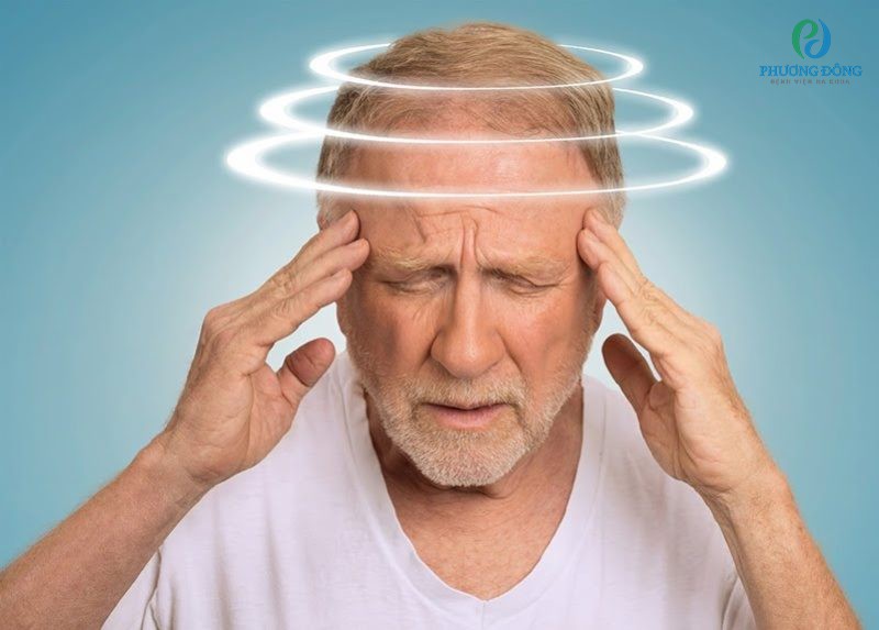 Rối loạn tiền đình ở người lớn tuổi cũng dẫn đến tình trạng ù tai