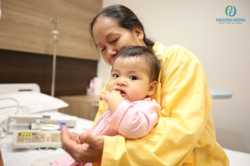 Cha mẹ cần làm gì khi trẻ 8 tháng chưa mọc răng?