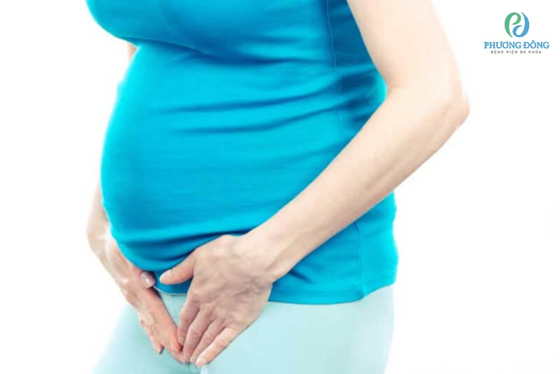 Những cơn đau xương mu dai dẳng hoặc từng cơn xuất hiện vào tháng cuối thai kỳ