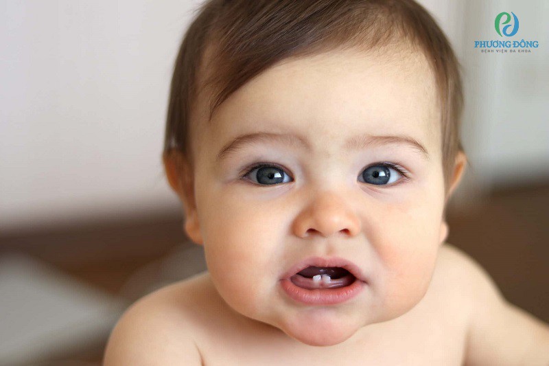 Khi bé 6-7 tháng tuổi, bé sẽ mọc những răng nào?
