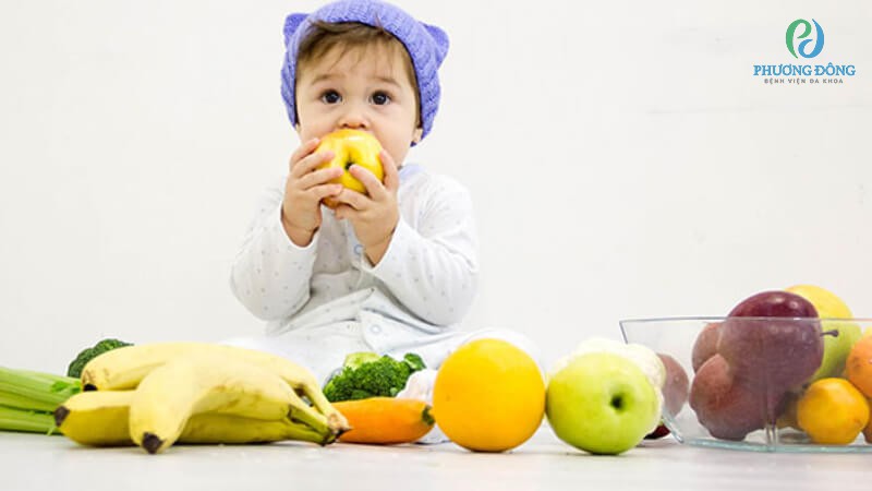 Tăng cường trái cây giàu vitamin C để cơ thể trẻ hấp thu kẽm tốt hơn
