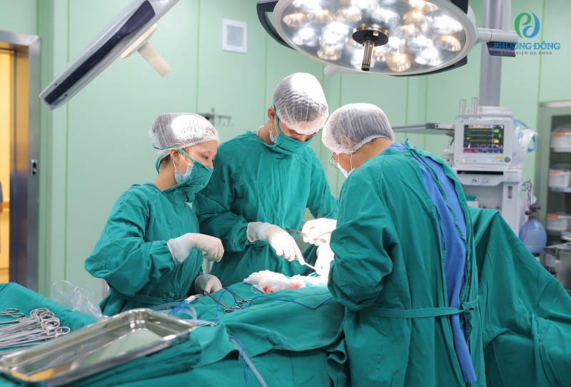 Phẫu thuật loại bỏ tử cung được thực hiện bằng nhiều phương pháp