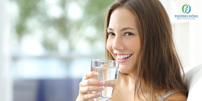 uống 2 lít nước mỗi ngày tối cho bệnh hẹp van tim