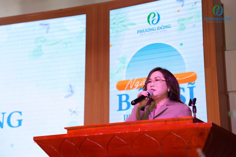 Bà Trần Thị Lý - Phó Chủ tịch HĐTV Công ty TNHH Tổ hợp Y tế Phương Đông- Giám đốc Điều hành Bệnh viện Đa khoa Phương Đông phát biểu tại buổi lễ