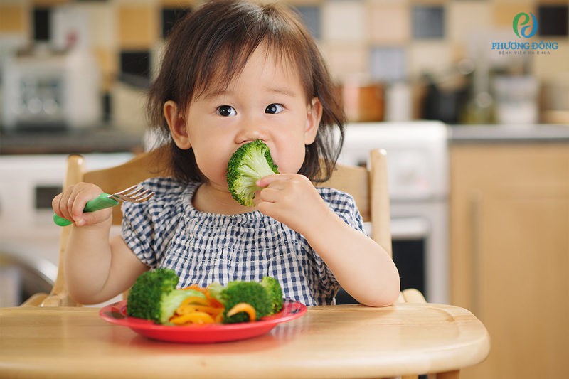 Bữa ăn nhiều rau xanh giúp tăng cường hệ miễn dịch ở trẻ