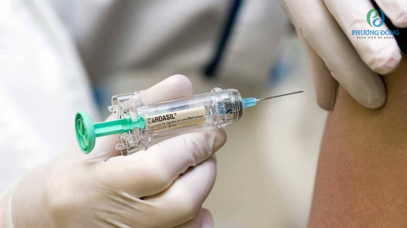 Tiêm vắc xin phòng ngừa HPV được khuyến cáo trên đối tượng là cả nữ và nam giới