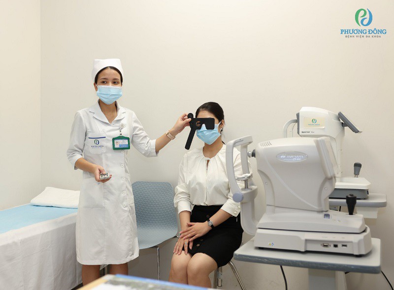 Thăm khám và điều trị tại chuyên khoa mắt của Bệnh viện Đa khoa Phương Đông