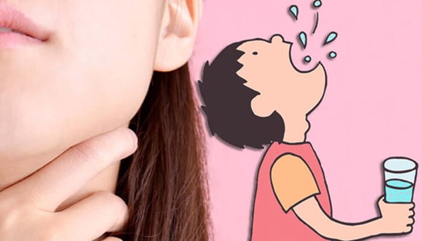 Súc họng đều đặn hàng ngày khi cách ly, điều trị covid-19