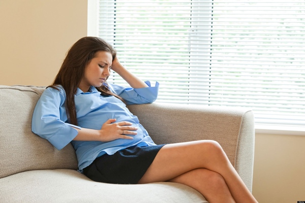 Có thai đau vùng bụng dưới bên phải là bình thường nhưng đôi khi cũng cảnh báo nguy hiểm