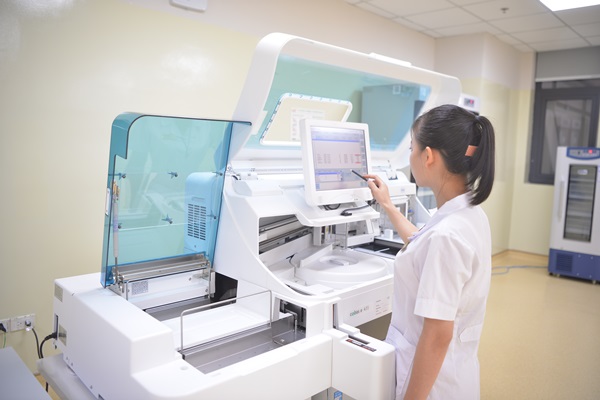 BVĐK Phương Đông với hệ thống xét nghiệm hiện đại giúp pháp hiện chính xác bệnh hồng cầu thấp