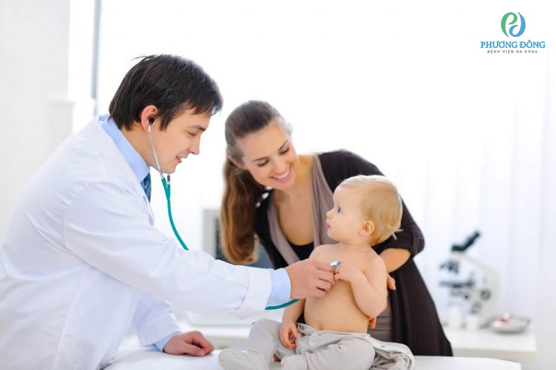 Thường xuyên đưa trẻ đi thăm khám sức khỏe định kỳ theo tháng