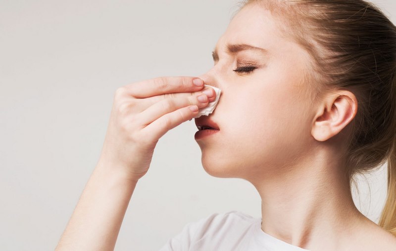 Ngứa mũi là dấu hiệu xuất hiện sớm nhất của bệnh