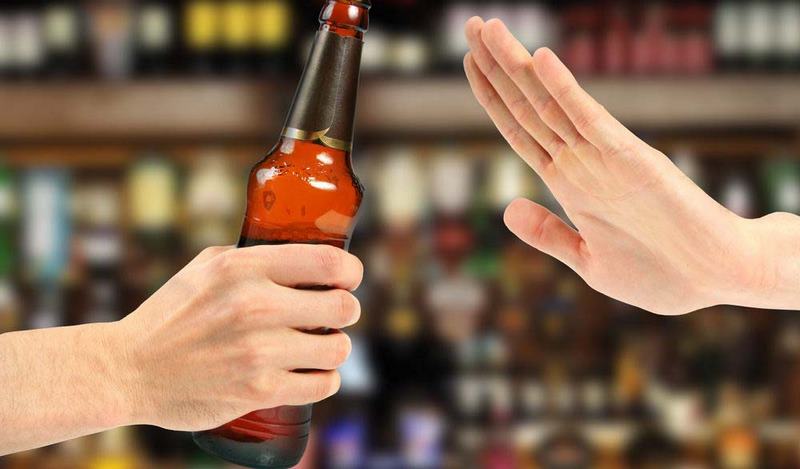 Hạn chế uống rượu là cách phòng ngừa các bệnh về gan hiệu quả