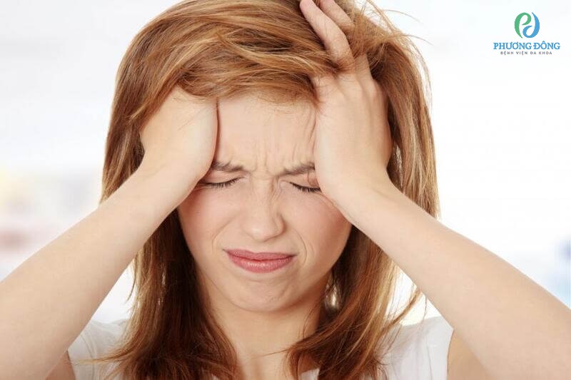 Thường xuyên đau đầu là triệu chứng thường gặp