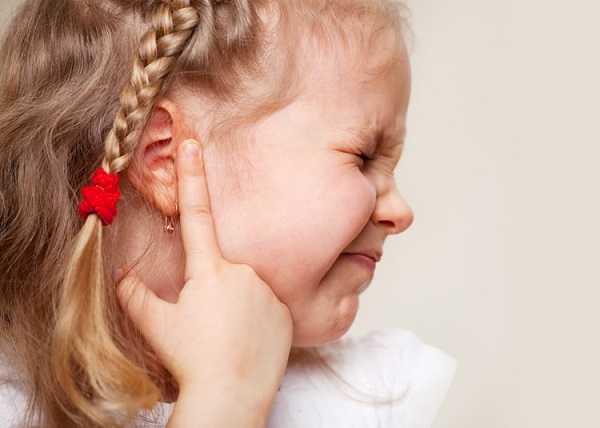 Vị trí rò luân nhĩ thường xuất hiện gần với vùng trước vành tai, chỗ sụn của vành tai