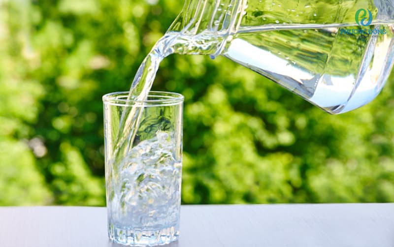 Uống nhiều nước mỗi ngày giúp đường tiêu hóa tốt hơn cho người bệnh