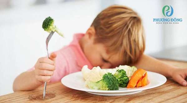 Cho trẻ ăn những món lỏng, mềm, dễ tiêu hóa