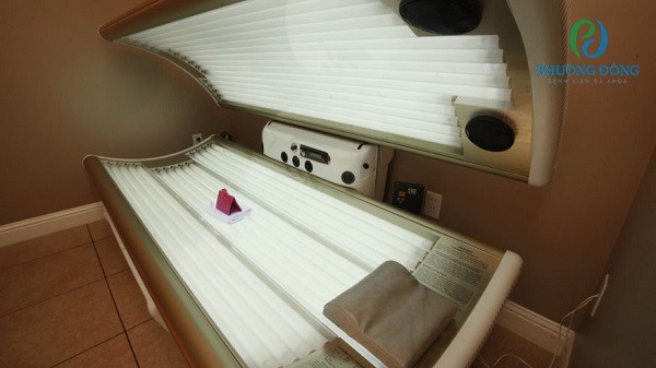 Hạn chế dùng giường có đèn giúp tắm nắng trong nhà